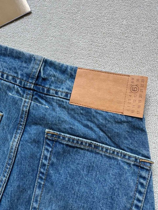 MM6 Early Spring New Item: Button-Fly High-Waist Slim-Fit Ripped Versatile Slightly Curved Denim Jeans