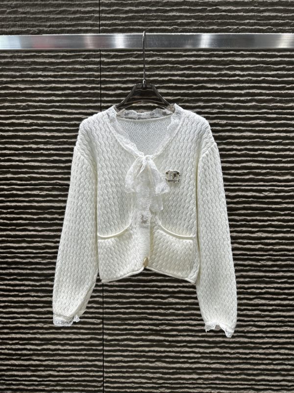 Chanel Autumn/Winter new lace patchwork knitted cardigan, free brooch included
