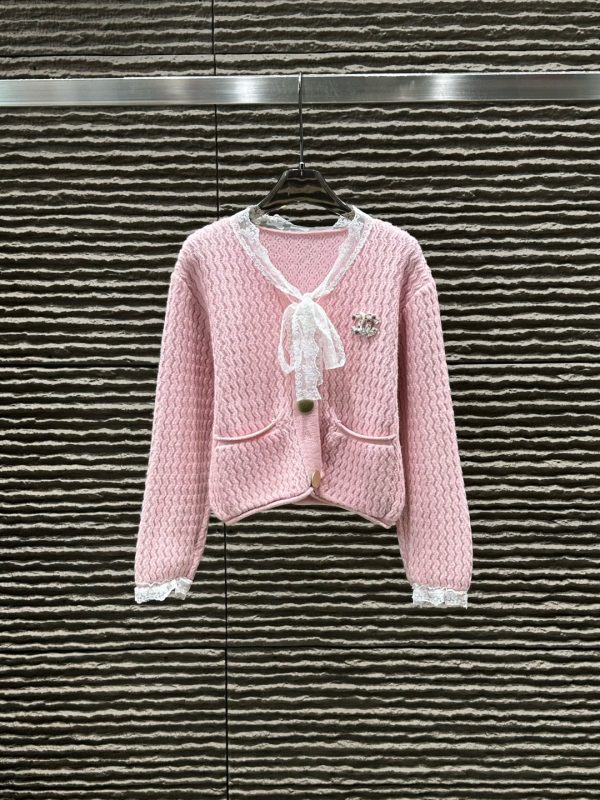 Chanel Autumn/Winter new lace patchwork knitted cardigan, free brooch included