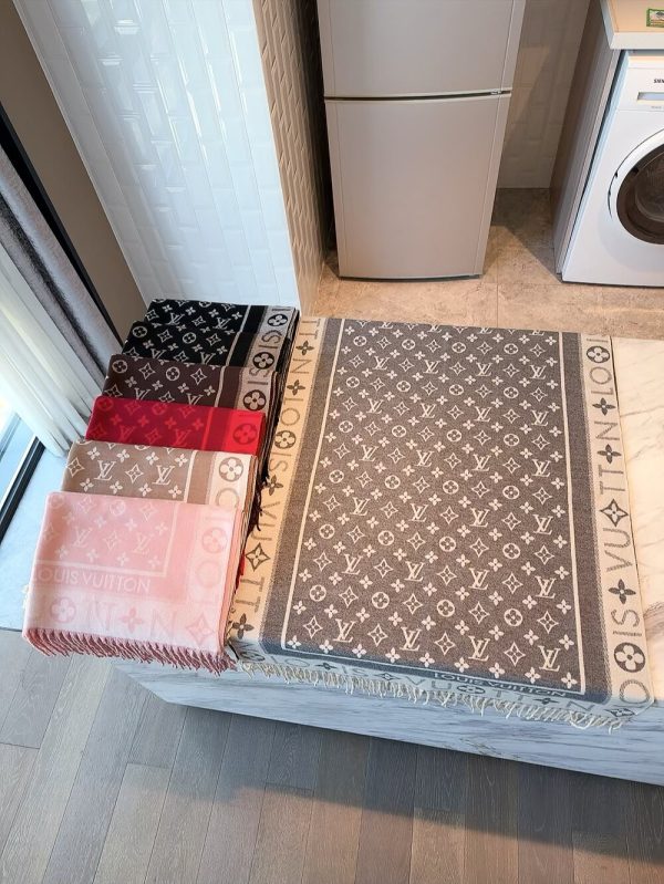 Louis Vuitton classic monogram pattern long scarf